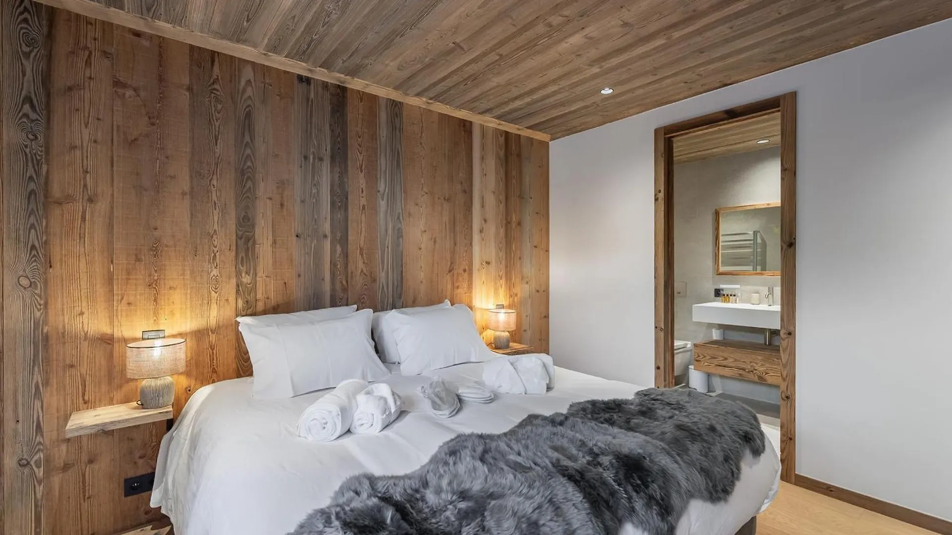 Chalet Neuf Avec Piscine Et Sauna A Saint-Martin-De-Belleville - Fr-1-570-51 0*,